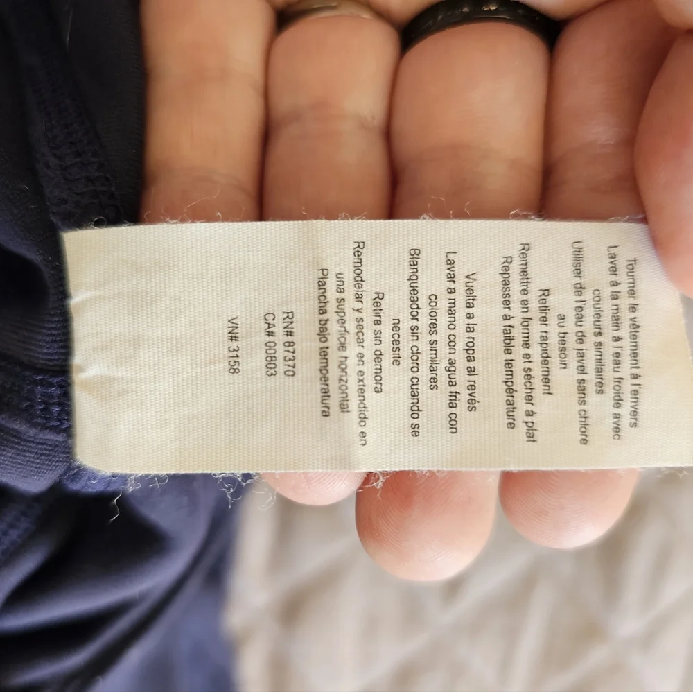 ALO Yoga size tag